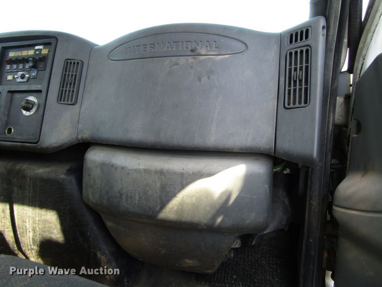 image for item DG6506 2003 International 4300 bucket truck