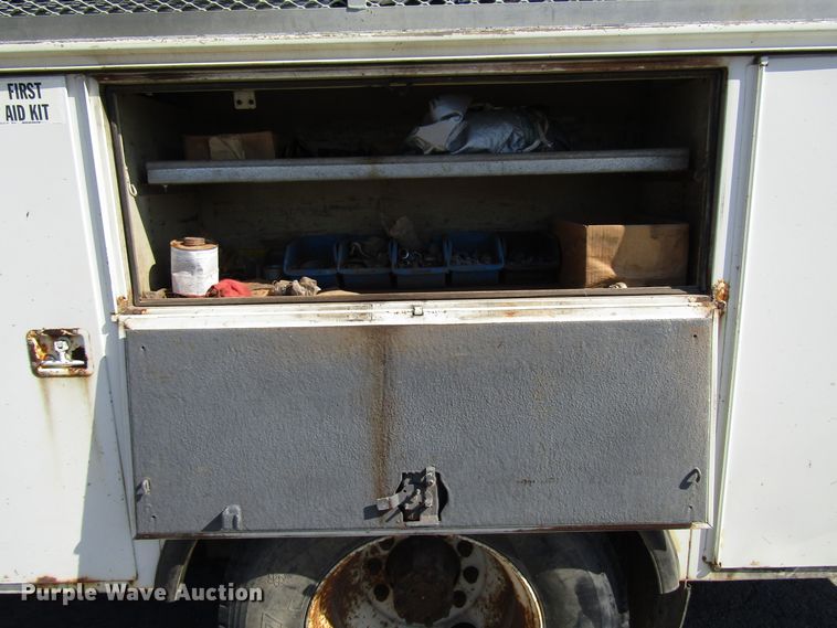 image for item DG6506 2003 International 4300 bucket truck