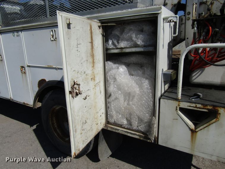 image for item DG6506 2003 International 4300 bucket truck