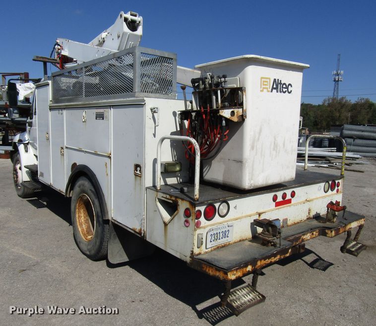image for item DG6506 2003 International 4300 bucket truck