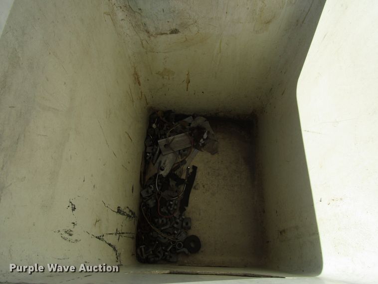 image for item DG6506 2003 International 4300 bucket truck