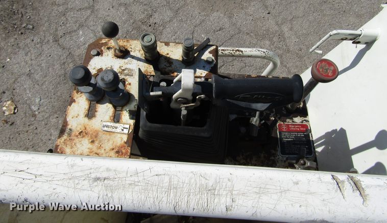 image for item DG6506 2003 International 4300 bucket truck