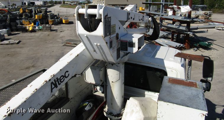 image for item DG6506 2003 International 4300 bucket truck