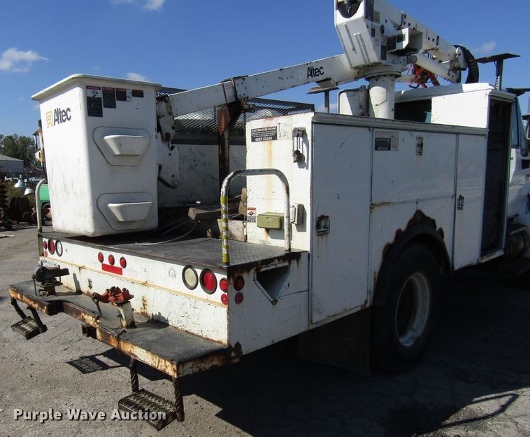image for item DG6506 2003 International 4300 bucket truck