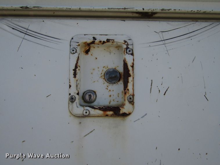 image for item DG6506 2003 International 4300 bucket truck