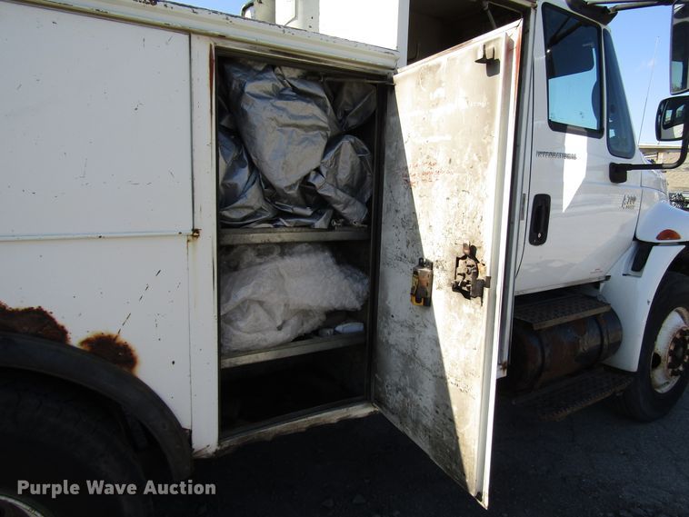 image for item DG6506 2003 International 4300 bucket truck