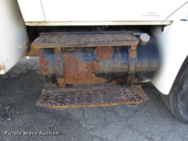 image for item DG6506 2003 International 4300 bucket truck