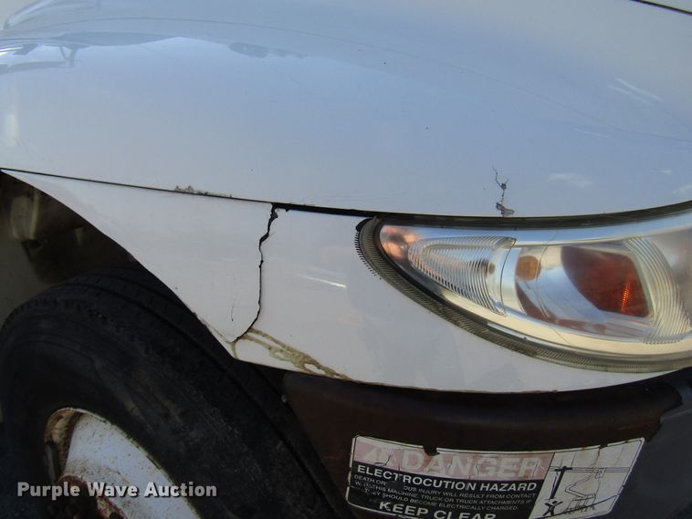 image for item DG6506 2003 International 4300 bucket truck