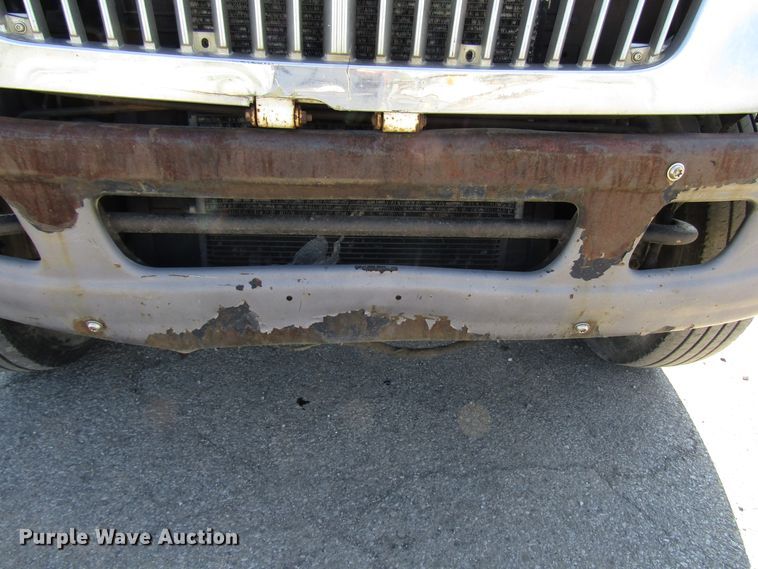 image for item DG6506 2003 International 4300 bucket truck