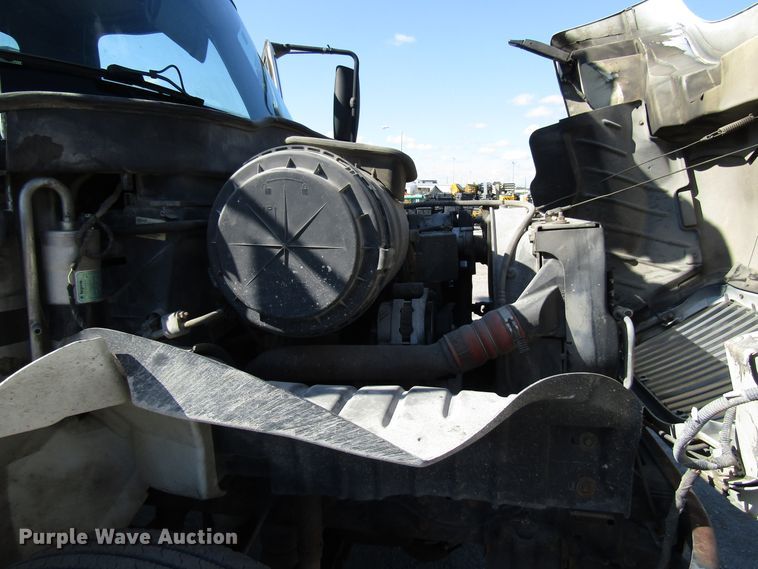 image for item DG6506 2003 International 4300 bucket truck