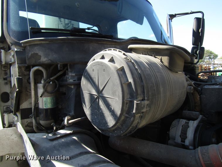 image for item DG6506 2003 International 4300 bucket truck