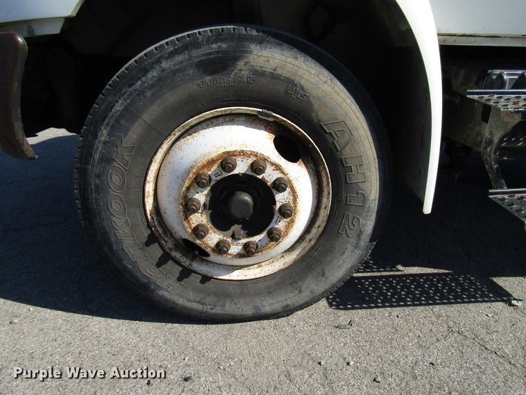 image for item DG6506 2003 International 4300 bucket truck