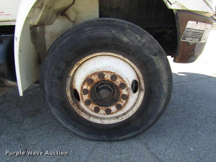 image for item DG6506 2003 International 4300 bucket truck