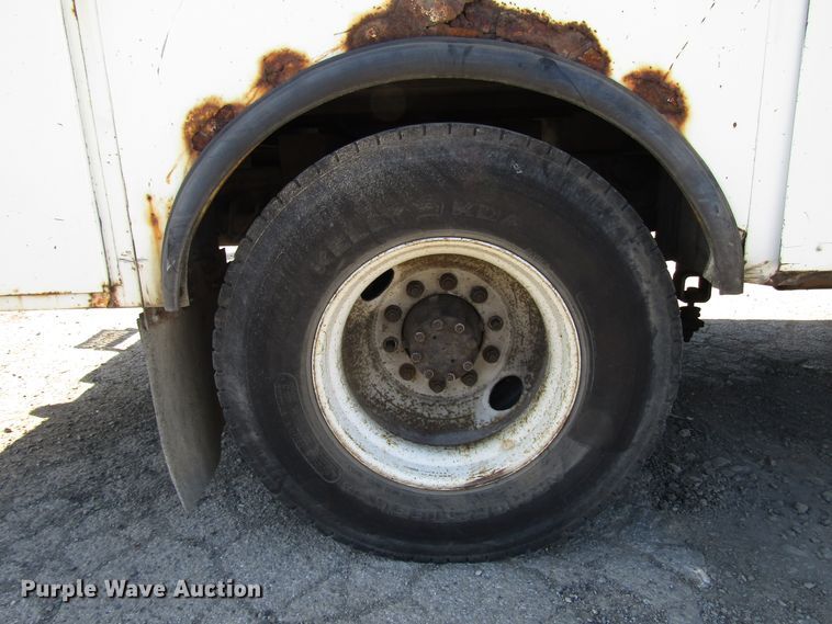 image for item DG6506 2003 International 4300 bucket truck