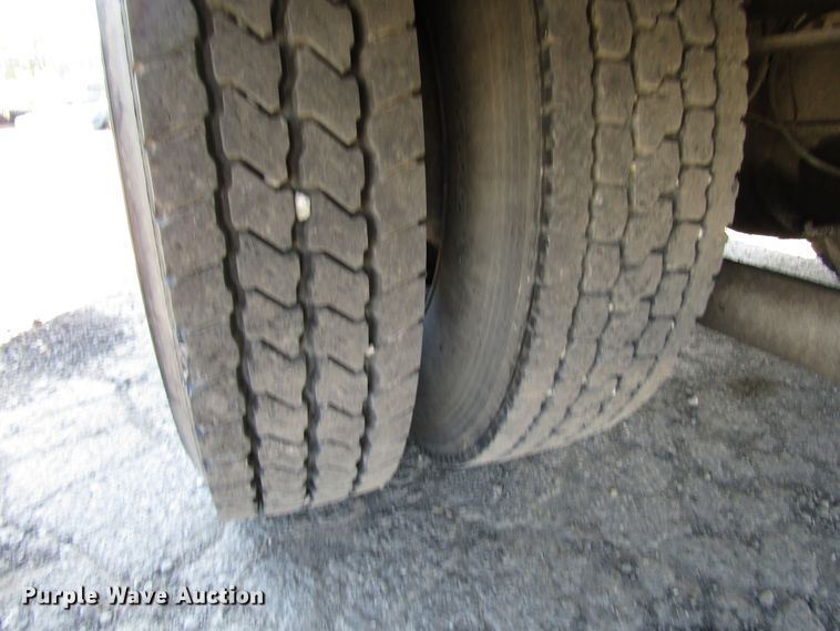 image for item DG6506 2003 International 4300 bucket truck