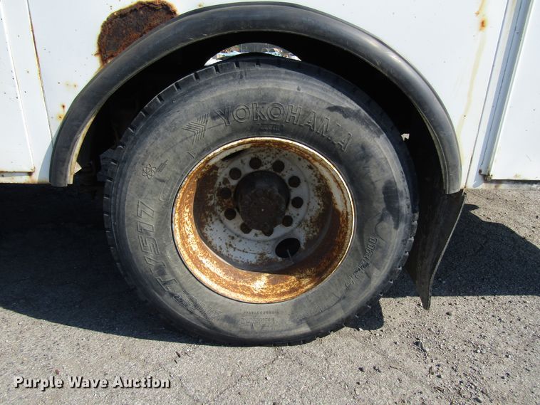 image for item DG6506 2003 International 4300 bucket truck