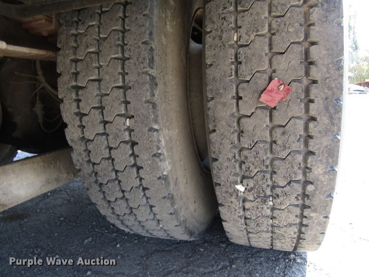 image for item DG6506 2003 International 4300 bucket truck