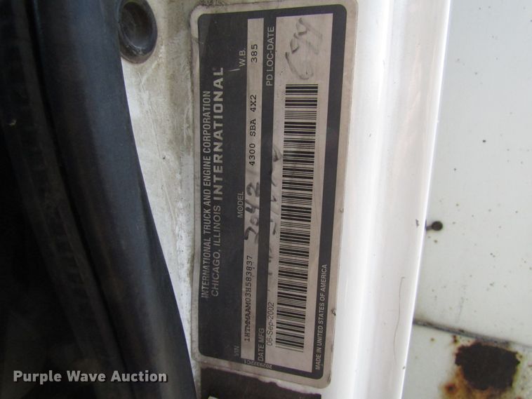 image for item DG6506 2003 International 4300 bucket truck