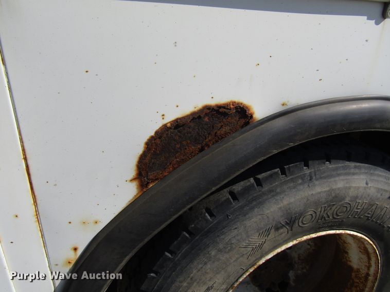 image for item DG6506 2003 International 4300 bucket truck