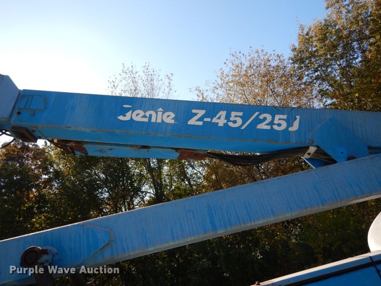 image for item DH2225 2000 Genie Z-45/25J boom lift
