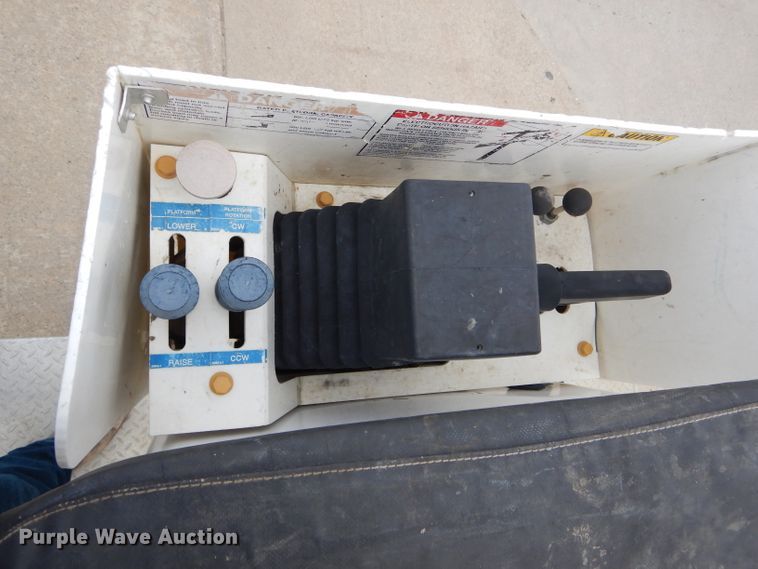 image for item DH6243 2011 Dodge Ram 5500 bucket truck