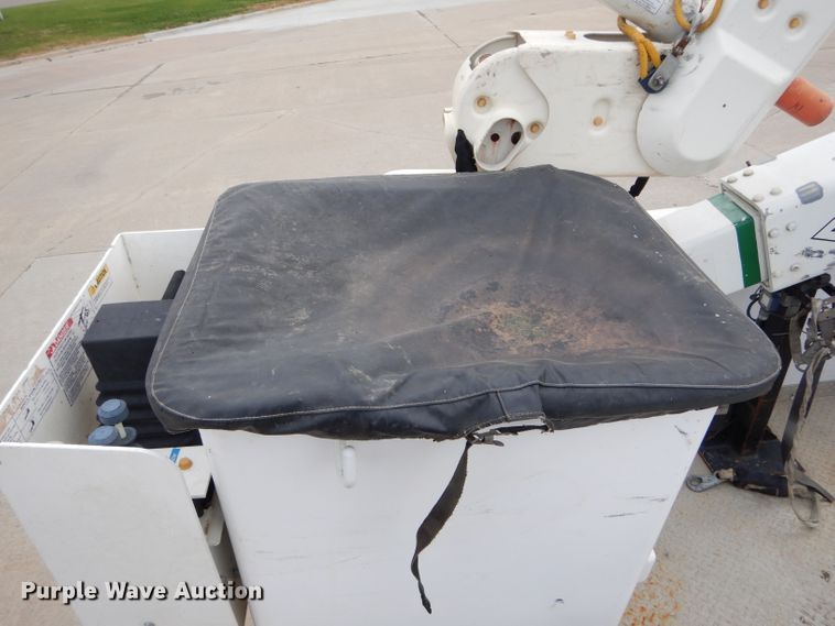 image for item DH6243 2011 Dodge Ram 5500 bucket truck