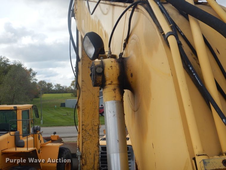 image for item DH6248 2003 Komatsu PC270LC-7L excavator