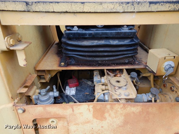 image for item DH6757 1998 Caterpillar 939C track loader