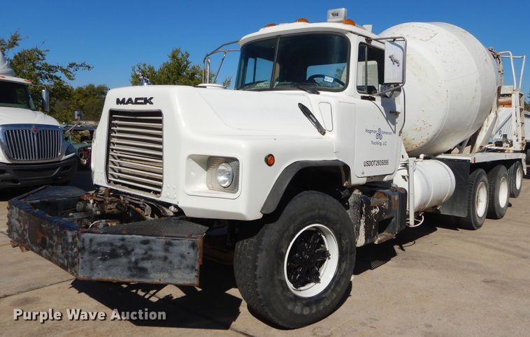 image for item DI1776 2000 Mack DM690S ready mix truck