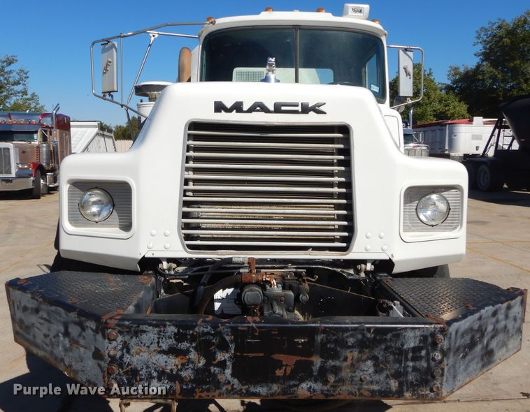image for item DI1776 2000 Mack DM690S ready mix truck
