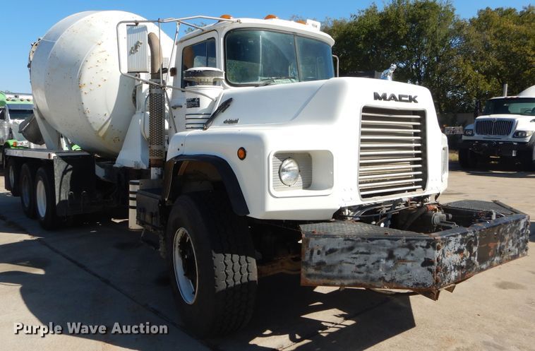 image for item DI1776 2000 Mack DM690S ready mix truck