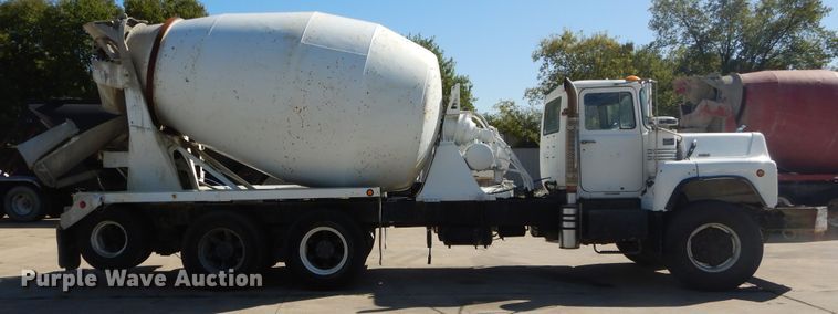 image for item DI1776 2000 Mack DM690S ready mix truck