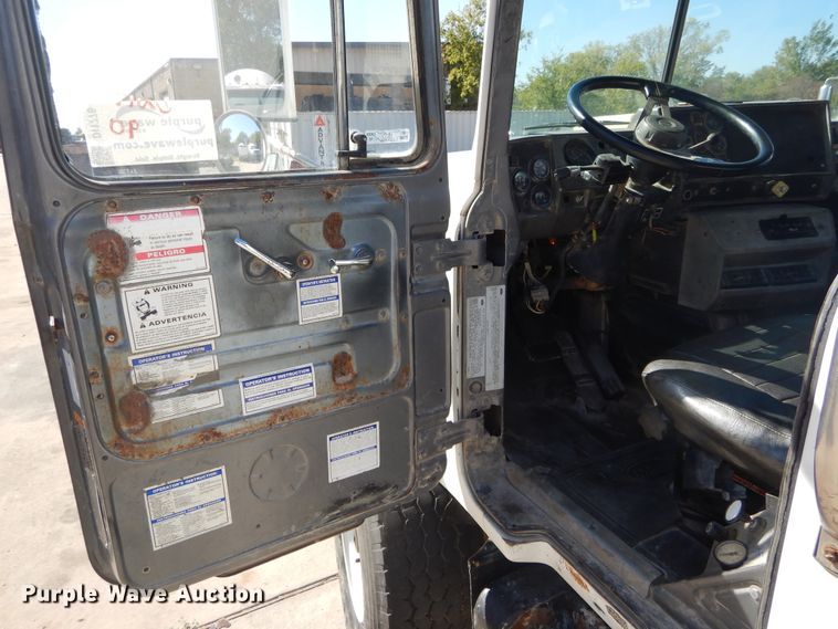 image for item DI1776 2000 Mack DM690S ready mix truck