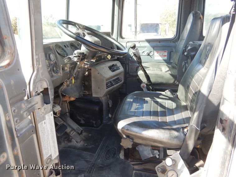 image for item DI1776 2000 Mack DM690S ready mix truck