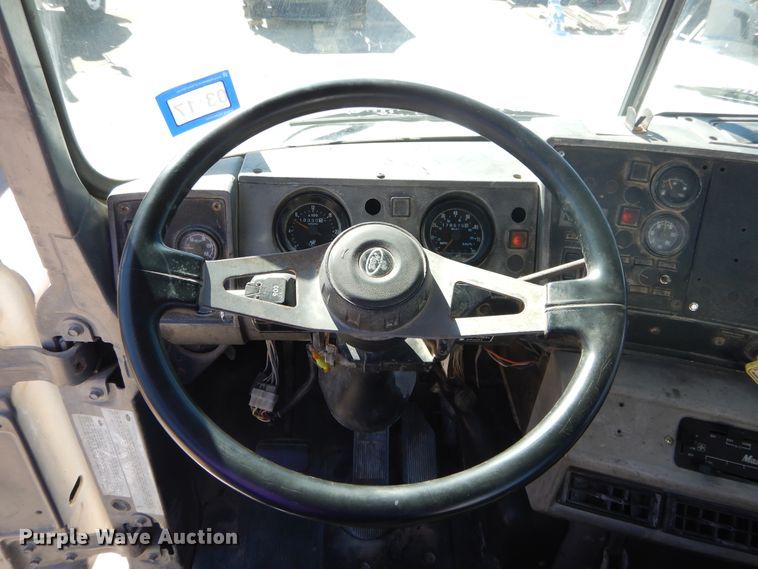 image for item DI1776 2000 Mack DM690S ready mix truck