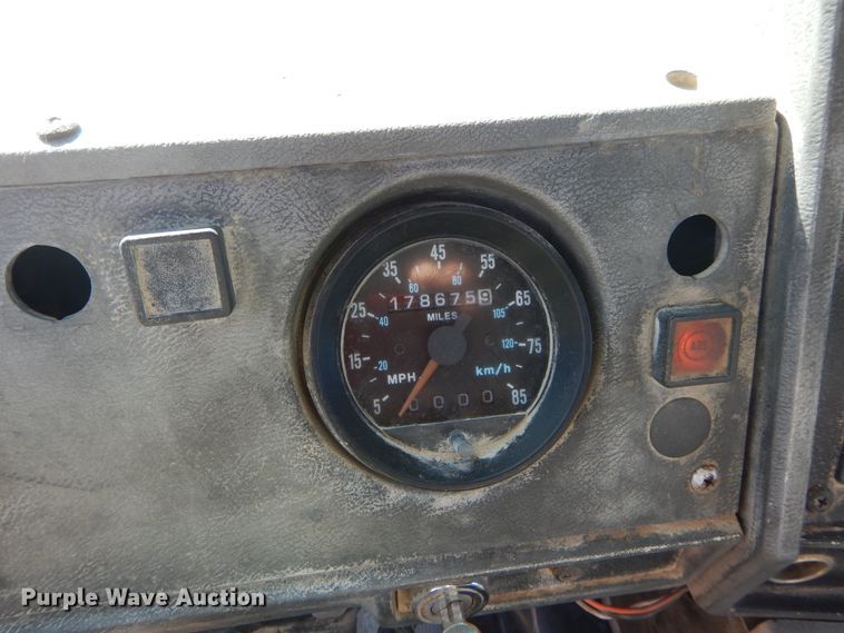 image for item DI1776 2000 Mack DM690S ready mix truck