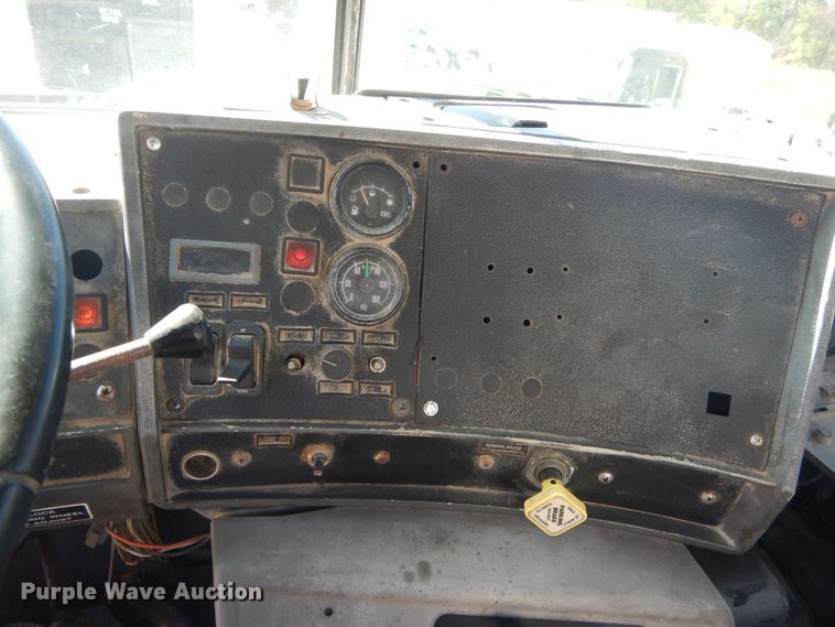 image for item DI1776 2000 Mack DM690S ready mix truck