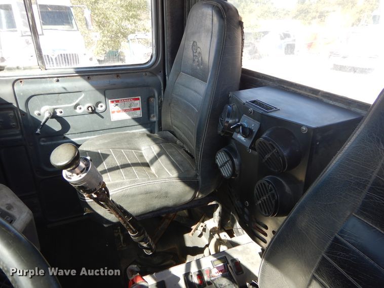 image for item DI1776 2000 Mack DM690S ready mix truck