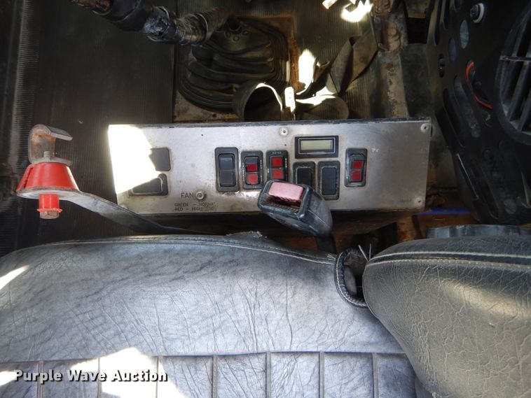 image for item DI1776 2000 Mack DM690S ready mix truck