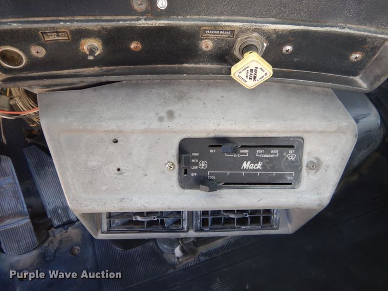 image for item DI1776 2000 Mack DM690S ready mix truck