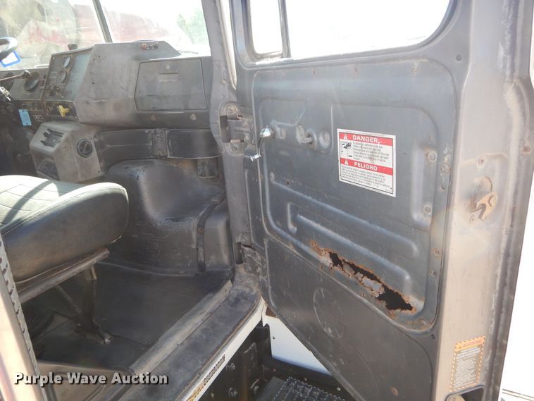 image for item DI1776 2000 Mack DM690S ready mix truck