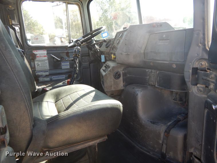 image for item DI1776 2000 Mack DM690S ready mix truck