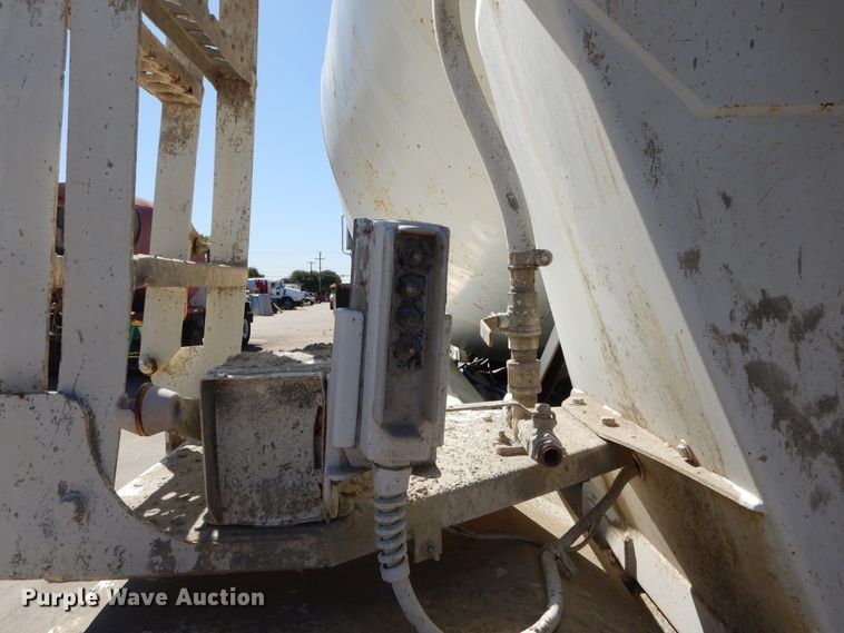 image for item DI1776 2000 Mack DM690S ready mix truck