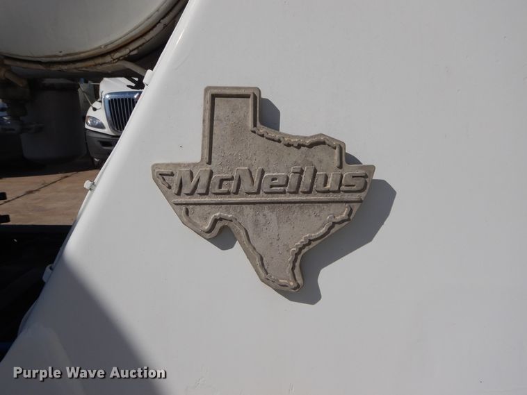 image for item DI1776 2000 Mack DM690S ready mix truck