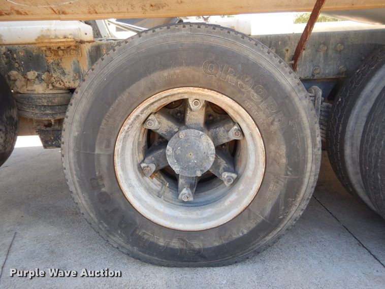 image for item DI1776 2000 Mack DM690S ready mix truck