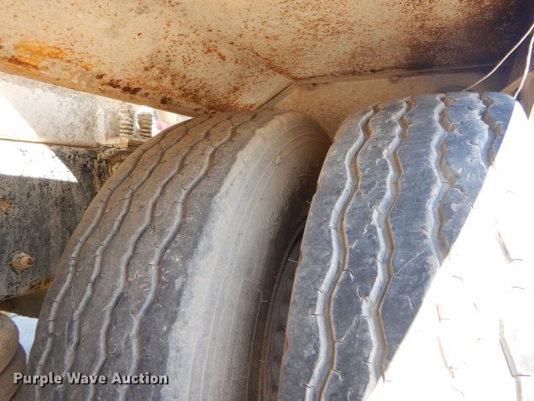 image for item DI1776 2000 Mack DM690S ready mix truck