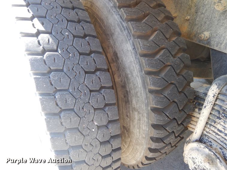 image for item DI1776 2000 Mack DM690S ready mix truck