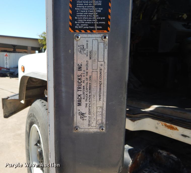 image for item DI1776 2000 Mack DM690S ready mix truck