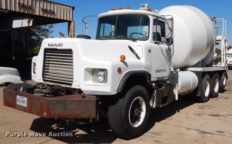 image for item DI1777 2001 Mack DM690S ready mix truck