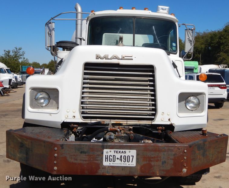 image for item DI1777 2001 Mack DM690S ready mix truck